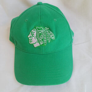 Vintage 90s Chicago Blackhawks Shamrock Snapback Hat